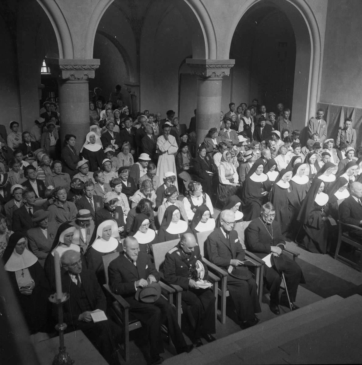Kirkejubileet 1953. Katolsk gudstjeneste i Norges Tekniske Høyskoles aula