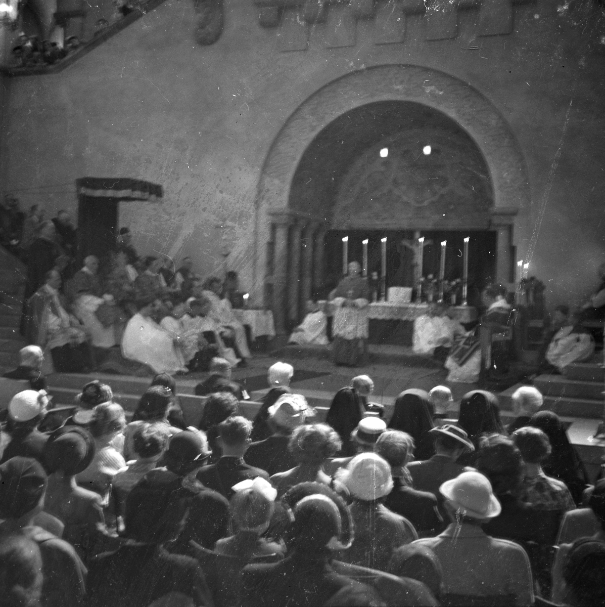Kirkejubileet 1953. Katolsk gudstjeneste i Norges Tekniske Høyskoles aula