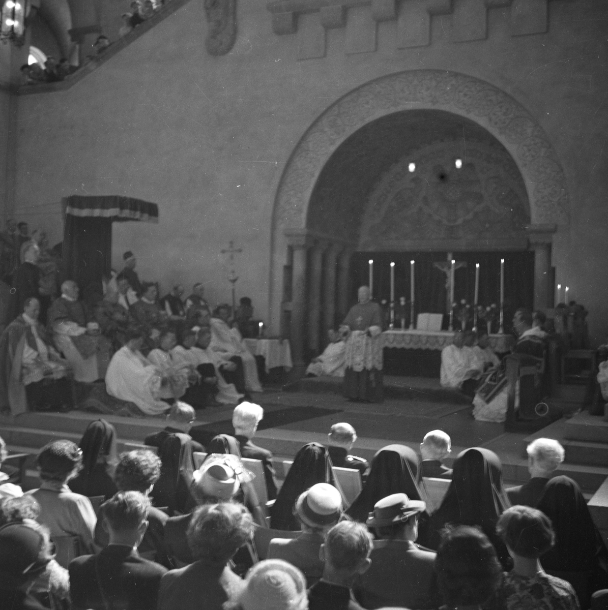Kirkejubileet 1953. Katolsk gudstjeneste i Norges Tekniske Høyskoles aula