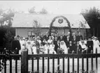 Karlsborgs Salemförsamling. Beda och Joel Erikssons bröllop i Hanken omkr år 1925. Förstoring 27 x 40 cm. Neg finns.