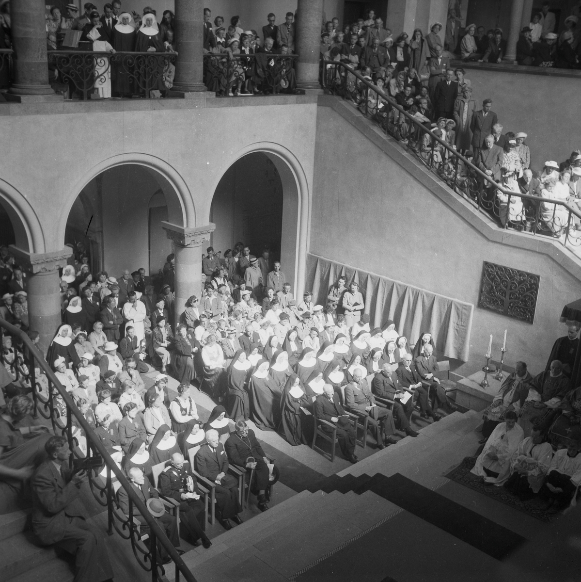 Kirkejubileet 1953. Katolsk gudstjeneste i Norges Tekniske Høyskoles aula