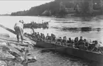 Foto från arbetet på den stora hängbron över Dalälven vid Överboda Skutskär, år 1924. Se även bilaga till 53473.  Förstoring 36 x 43 cm. Neg finns.