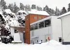 Ågesta kärnkraftverk. Under 2005 gjorde Tekniska museet tillsammans med Stockholms Läns Museum och Länsstyrelsen i Stockholms län en fotodokumentation av Ågesta kraftvärmeverk, Sveriges första kommersiella kärnkraftverk, Foto: Nisse Cronestrand. Bildbeskrivningar: Ingenjör Åke Bergman.

Bilden föreställer: Turbinhus, turbinkontor taget från parkeringsplats bakom kontors och laboratorie byggnaden. Förklaring av system framgår av rapport :Statens Vattenfallsverk A23/60 5/4 1960.