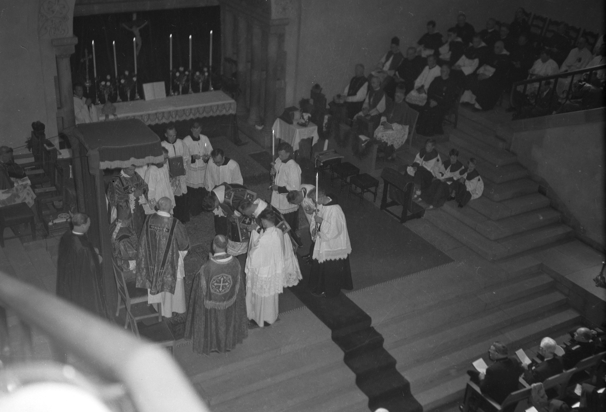 Kirkejubileet 1953. Katolsk gudstjeneste i Norges Tekniske Høyskoles aula