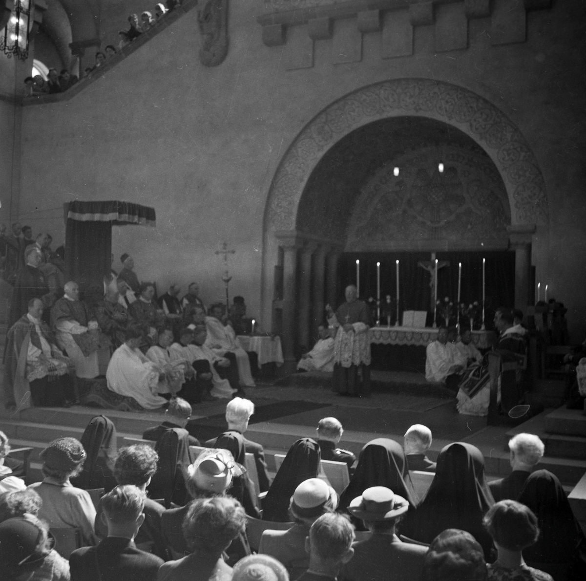 Kirkejubileet 1953. Katolsk gudstjeneste i Norges Tekniske Høyskoles aula