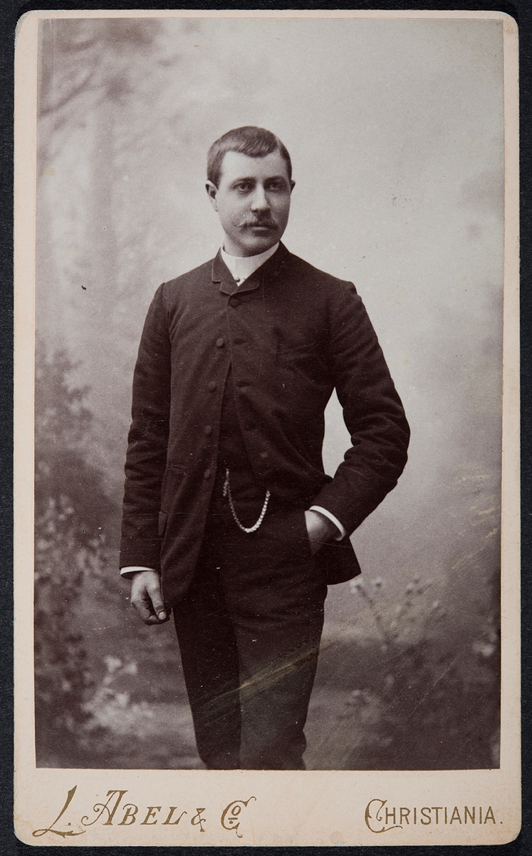 Portrett Chr. Vaaler. (Chr Vaaler/Kr Waaler, fotograf, f.1862)