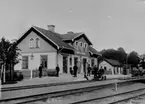 Vadstena station 1890-talet.

Dagmar Eriksén drev fotofirma i Skövde (Södra Långgatan 12), Söderköping, Norrköping (Drottninggatan 36), Katrineholm och Stockholm (Drottninggatan 55). Dotter till fotograferna Annie och P. A. Eriksén. Deras övriga barn Harald, Hilda, Söborg och Anton var också fotografer.