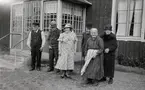 Bilden tagen vid Ledsjö ålderdomshem 1934.
Märta Olsson i ljus klänning.