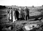 Broddetorps hembygdskör sjunger vid invigningen av Bankestugan 1925.
Arleman leder kören.