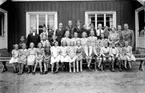 Skolavslutning i Brännemo skola 1942.
1. Lennart Gustavsson
2. Valter Johansson
3. Arvid Blom
4. Evert Johansson
5. Rune Johansson
6. Artur Liberg
7. Bengt Johansson
8. Sven Arvidsson
9. Signe Larsson, lärarinna
10. Bengt-Olof Johansson
11. Lennart Gustavsson, magister
12. Tilly Liberg
13. Ingmarie Blom
14. Margit Johansson
15. Greta Modin
16. Asta Björk
17. Gertrud Karlsson
18. Siv Arvidsson
19. Britta Gustavsson
20. Elsy Karlsson
21. Margit Eklund
22. Maj Thunberg
23. Maria Arvidsson
24. Ingamaj Aronsson
25. Britta Blom
26. Kerstin Silvander
27. Tord Aronsson
28. John Erik Johansson
29. Ingemar Karlsson
30. Henry Karlsson
31. Svea Lisa Johansson
32. Sonja Persson