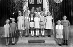 Examen i Lunne skola 1942.
Från vänster:
Anna Lisa Olsson (Johansson), Anna Lisa Rydell, Viola Johansson, Eva Pettersson (Dahlström), Ulla Klein Johansson, Ulla Blom, Ulla Jonsson Persson, Valborg Johansson Svensson, Britt Wallgren, lärarinnan Anna Johansson (Filip), Lars Andersson, Sven Erik Larsson, Rolf Johansson Hagner.