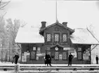 Älgarås Järnvägsstation.
Förmodligen Callerström (med säkerhet ej Elfman).

Reprofotograf: Gunnar Berggren.