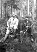 Gunnar Runvik, Kanalbolagets skogvaktare och
Alfred Karlsson, Sandåsen

Reprofotograf: Gunnar Berggren.