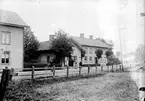 Karin Bäckström f. 1880 drev fotoateljé på Vasagatan 5 i Töreboda. Hon tog över den av sin far Thure Bäckström, som hade etablerat firman 1886, och hon drev den mellan 1896 -1916.
Karin Bäckström gifte sig år 1917 med John Knape.