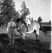 Thure Elgåsen. f. 26/6-1910. d. 6/9-1985. 
Tivedenkännare, konsthantverkare, scoutledare och hembygdsföreningsman. 
Övrig information se personarkiv i Västergötlands museum, Skara.