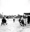 Skara. Bandy SI - Årnäs 16/1 1955 på Slakteriets parkeringsplats/ Gamla Filipsdalsgatan.