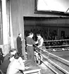 Skara. 
Boxning.
Adolf Hassel ger goda råd till Uno Ljungström. Foto 1950.
Mannen med mikrofon är Sigge Lundberg.