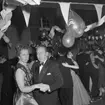 Bal i gymnastiksalen 10/4 1956. 
Lärare Anna Carlsson med make Lars.