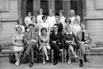 Avgångsklass 1964, 1-årig vävkurs. 
I första raden lärarna Kerstin Sjögren, Gösta Svensson, Kerstin Persson, Arne Bergendahl, Britta Ekberg, Alf Lundberg.