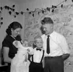 Skara. Familjen Birgit och Gösta Holmström, barndop 7/10 1957.