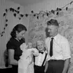 Skara. Familjen Birgit och Gösta Holmström, barndop 7/10 1957.