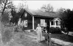 Karlsborg, Vaberget. Hilda, Ludvig och Åke Fors, tre generationer 1928. Endast neg finns.