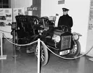 Utställningen Stockholm Taxi 90 år, 1989-09-10 - 1989-10-05. Utställningsansvarig: Intendent Gert Ekström. Cadillac 1905. Taxameter från TM, typ 