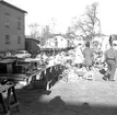 Skara. Lions club, loppmarknad på Lindmarks bakgård 10/5 1958.