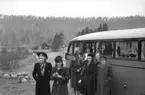 Skara Köpmannaförenings ungdomsavdelning. 
Utflykt till Trollhättan 1947. 
Från vänster: 
Inger Andersson, Greta Holmgren, Lisbeth Sälde, Karl-Erik Bergqvist, Barbro Rehn, Elsa Sälde och Margit Wahss.