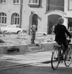 Rivning på Klostergatan, Skara, omkring 1960.