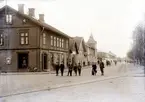 Bebyggelsen vid Västra Drottningvägen.

Bengtzons Manufaktur.