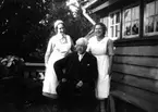 Doktor Gustaf  de Frumerie med systern Dora Wörling och Karin Almén, Åsaborg, Hindås.