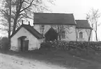 Eriksbergs gamla kyrka från söder.
Kyrkan byggd omkring 1190.