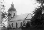 Bjärka och Härlunda församlingar byggde 1781 en gemensam kyrka i Härlunda, varvid de båda romanska stenkyrkorna revs. 
Kyrkan, kallad Bjärklunda, är uppförd av sten och har tresidigt kor. Tornet byggdes 1862 efter Ludvig Hawermans ritningar. En dopfunt från 1100-talet är bevarad. 
Bjärka kyrkoruin, utgrävd 1929-30, visar en romansk kyrka med smalare rakslutet kor. 
Härlunda kyrkoruin är inte undersökt. 
Utgrävningar påbörjade 2006.