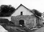 Kungsgårdens huvudbyggnad är byggd ca 1740 av sten från klostret. 
Den blev statligt byggnadsminne 1935.