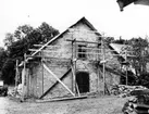 Kungsgårdens huvudbyggnad är byggd ca 1740 av sten från klostret.
Den blev statligt byggnadsminne 1935.