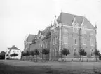 Konsistorium, kyrklig eller akademisk myndighet. 
I kyrkliga sammanhang är konsistorium detsamma som domkapitel.  Vid universiteten i Sverige var konsistorium till slutet av 1970-talet den församling av professorer som handhade vetenskapliga och ekonomiska angelägenheter samt tillsättningsärenden. Ett mindre organ inom konsistoriet var mindre akademiska konsistoriet, som hade till uppgift att övervaka undervisningen, handlägga disciplinmål m.m. 

Teckningslärare Olof Erlandsson.