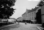 2000-09-11, AS. Till vänster i bilden skymtar vi Skara Domkyrka och snett fram till höger Skara gamla bibliotek.