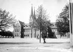 Charlotte Hermanson, f. 1852, drev fotoateljé på Torggatan 47 i Skara under åren 1885-1916. Filial i Lundsbrunn.