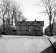 Skara,.
Axvallatullen (Götalatullen) från Jesper Svedbergsgatan, april 1964.

Ingenjör Ernst Lefvanders samling, Skara.