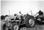 Åke Davidsson, Päregården, Bolum. 
Skörd på Häljesgården 1950-talet.