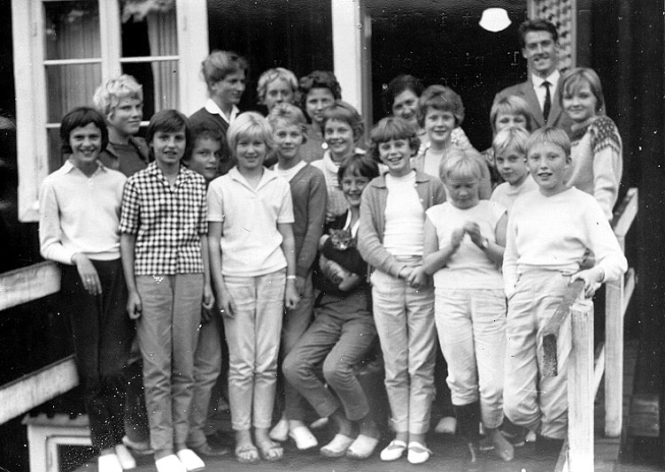 Thure Elgåsen. f. 1910. d. 6/9-1985. 
Tivedenkännare, konsthantverkare, scoutledare och hembygdsföreningsman.
I övrigt se personarkiv å Västergötlands museum.