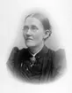 tillhört Theofila Lindblom.

Charlotte Hermanson, f. 1852, drev fotoateljé på Torggatan 47 i Skara under åren 1885-1916. Filial i Lundsbrunn.