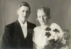 Karl EDDY Broholm.
Född 1897 i Södra Råda.
Död 1951 i Södra Råda.

RUTH Elisabeth, född Karlsson
Född 1901 i Södra Råda
Död 1939 i Visnums sn.