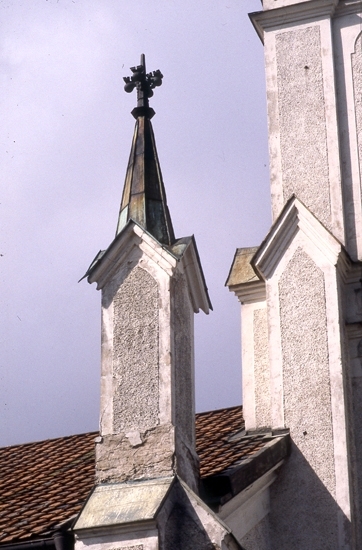 Ett av småtornen på Dala kyrka.
