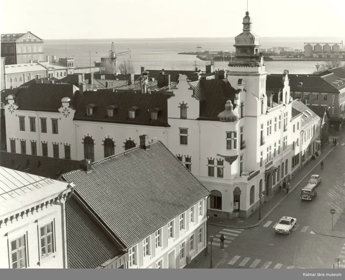 Kvarteret Magistern, Bryggaren, Krögaren med flera.
Utsikt från Domkyrkan.