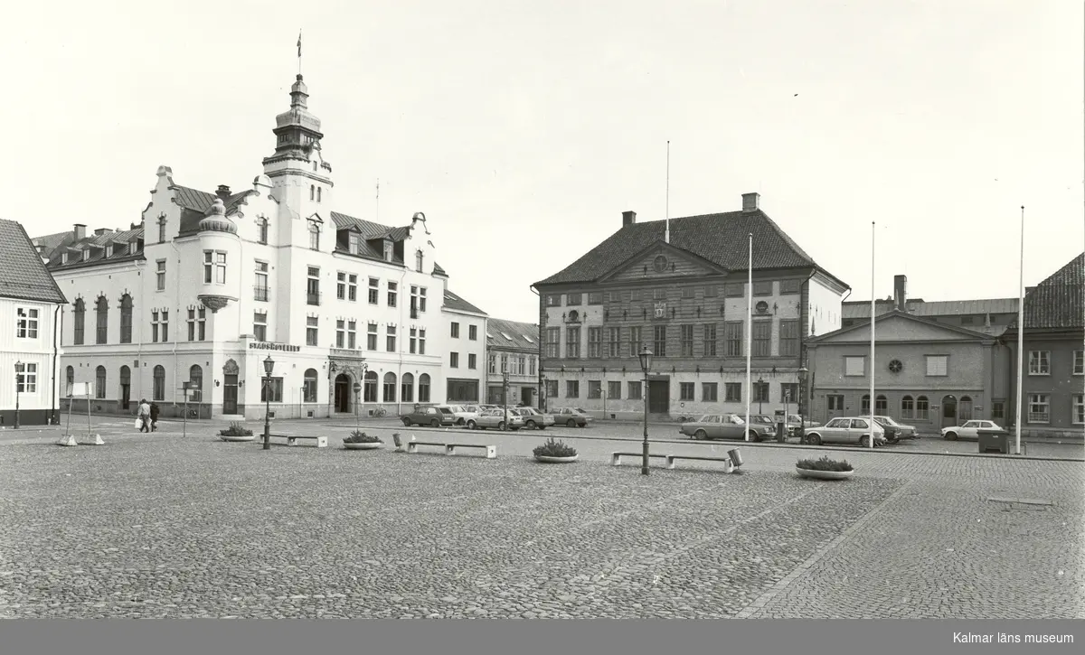 Vy från Stortorget mot Kv Bryggaren (Stadshotellet) och Rådmannen.