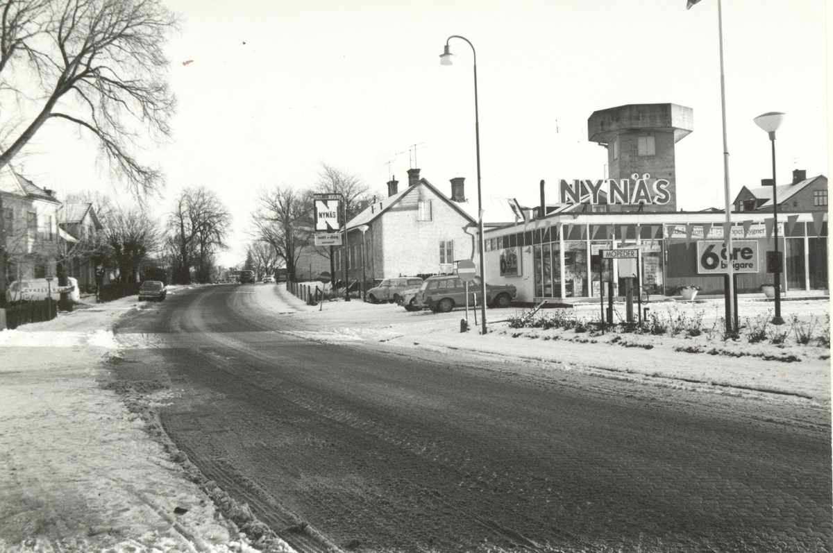 Nynäs bensinstation och gamla luftvärnstornet.