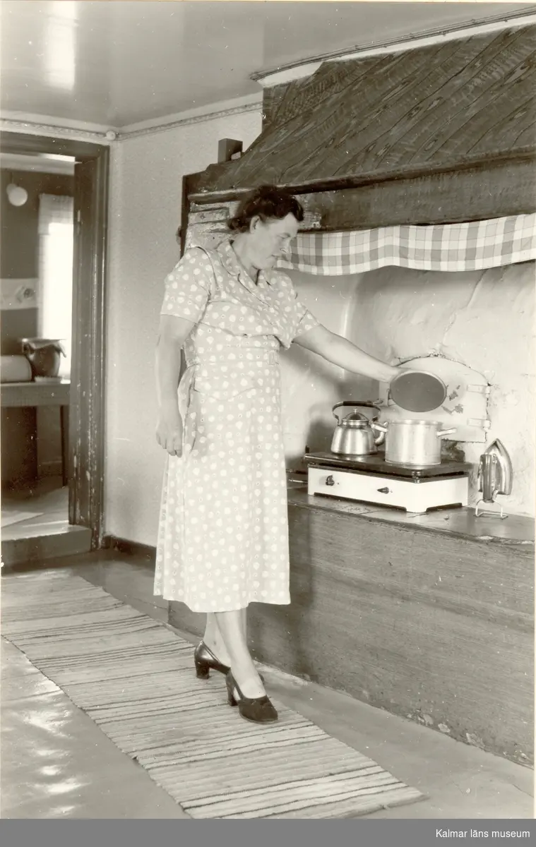 Aina Johansson i sitt kök i Storstugan.
Nils J Nilsson 1951.