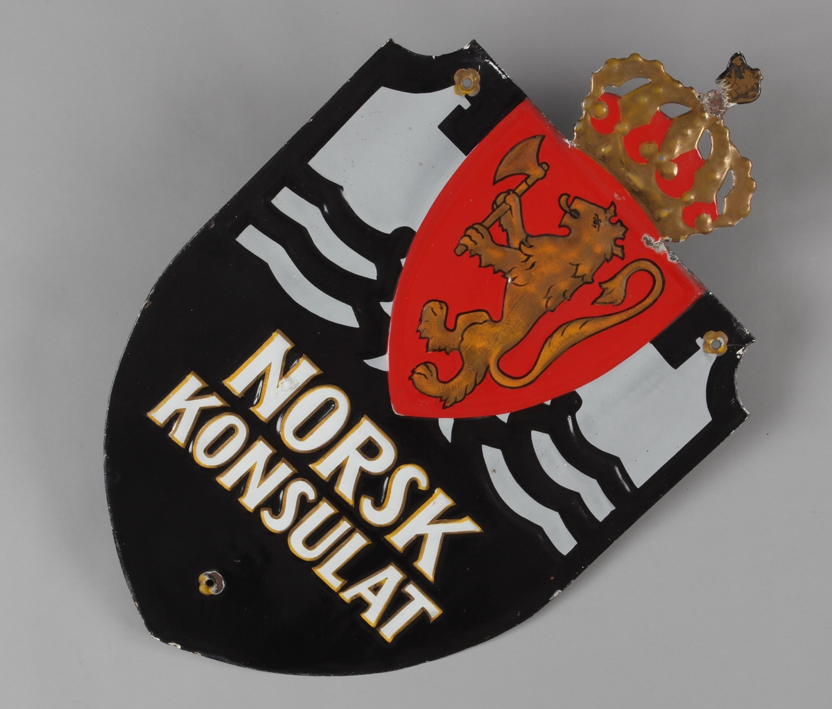 Skilt med det norske riksvåpen motiv.